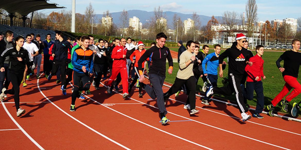 Svi vole trčati Božićnu utrku