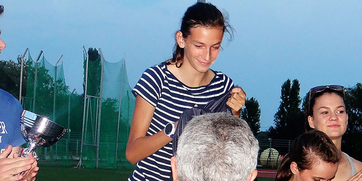 Katarina Vukančić primila je pobjednički trofej za seniorke