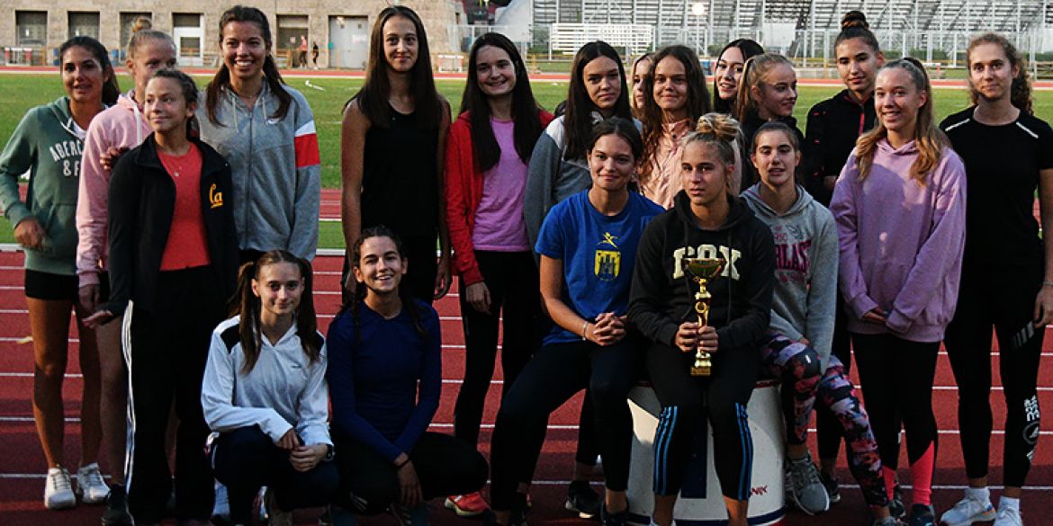 Brojna ženska ekipa na proglašenju