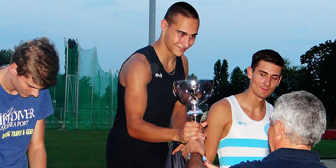 Pobjednički trofej seniora primio je Bruno Penezić