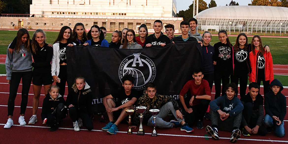 Dio ovogodišnje pobjedničke generacije na okupu