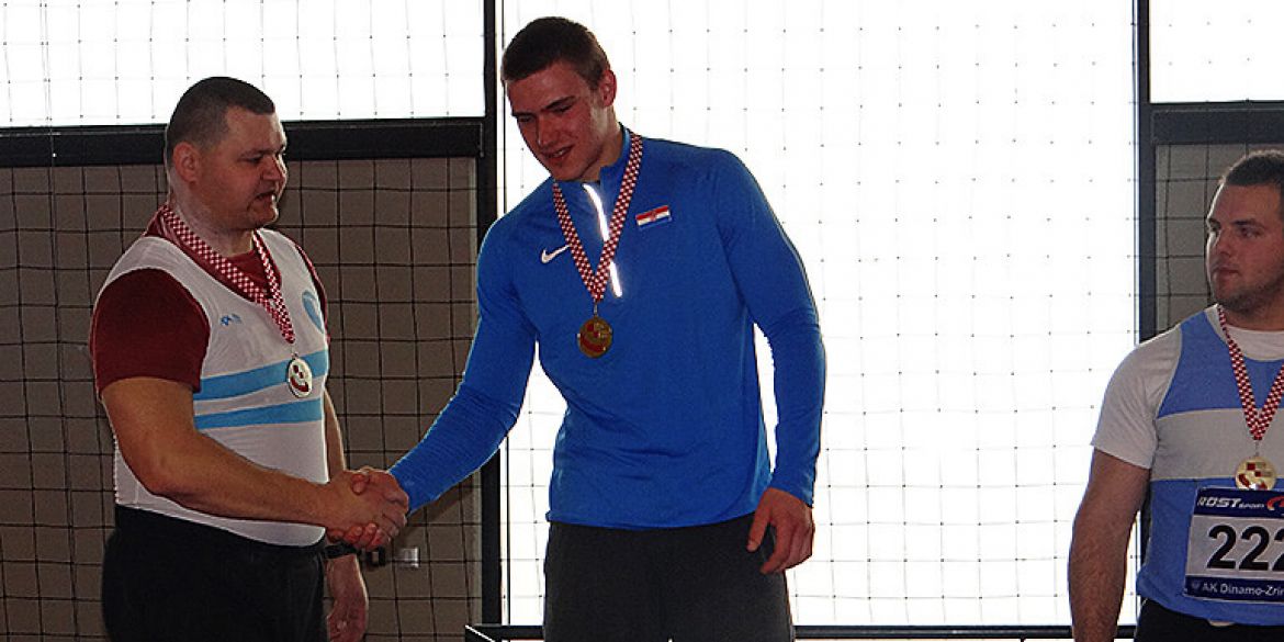 Demir Kolarević prima čestitke za pobjedu