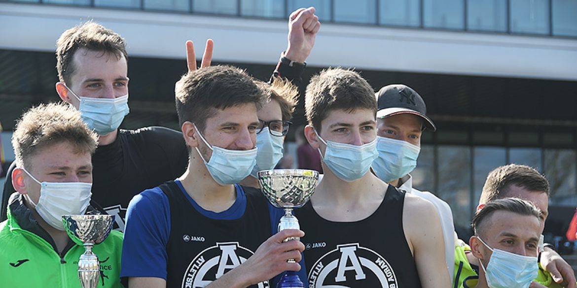 Seniori na visini zadatka i na 4 i na 12km