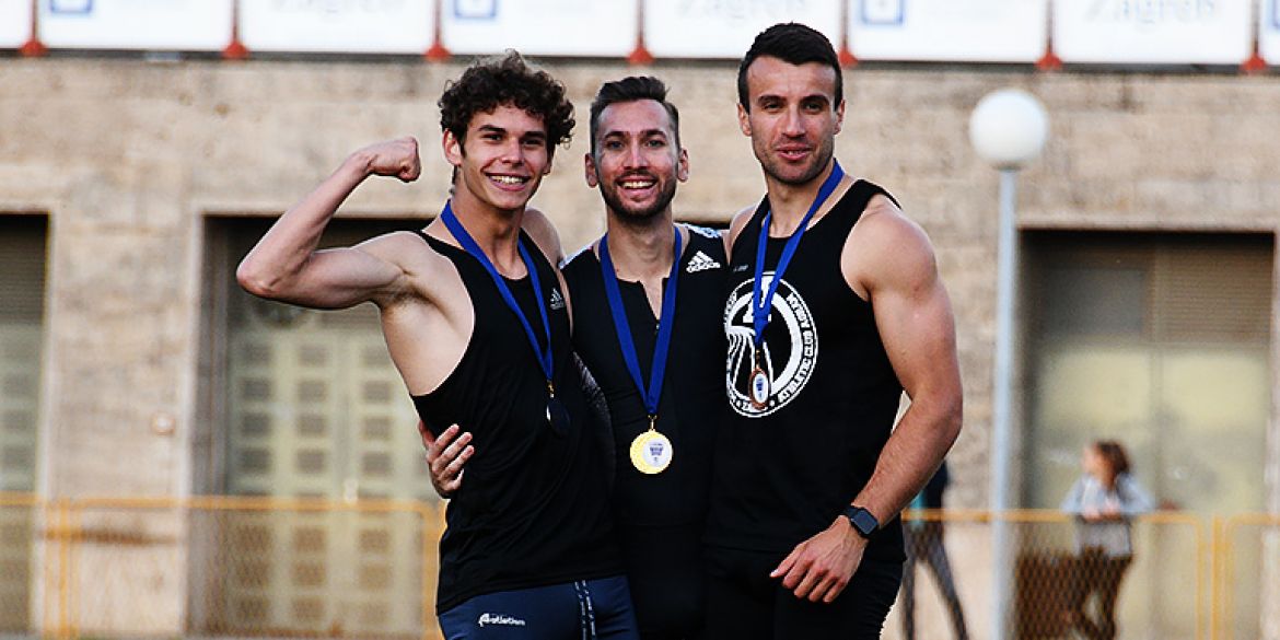 Mateo Ružić na postolju (400m)