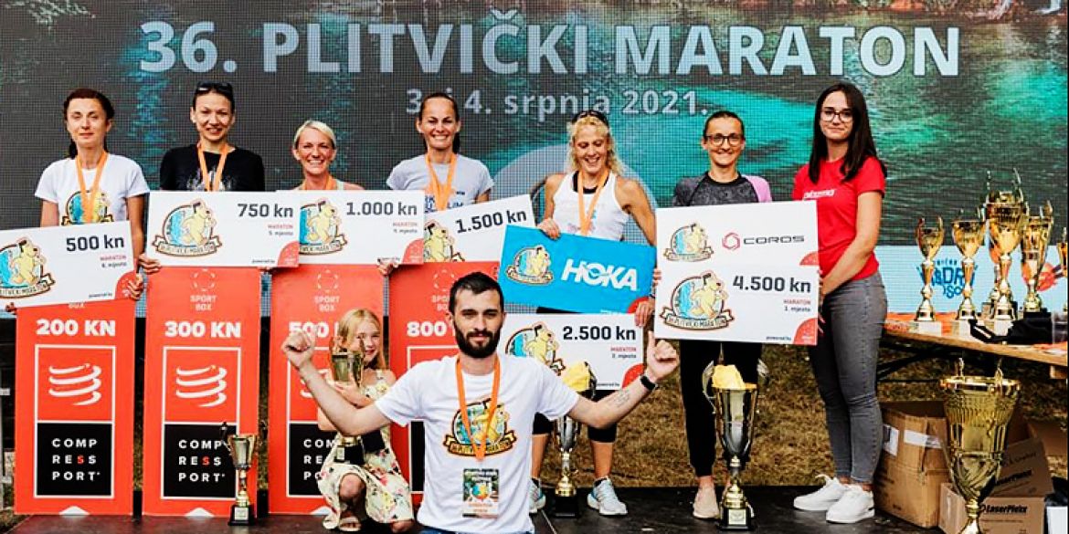 Ana Štefulj (desno) na proglašenju