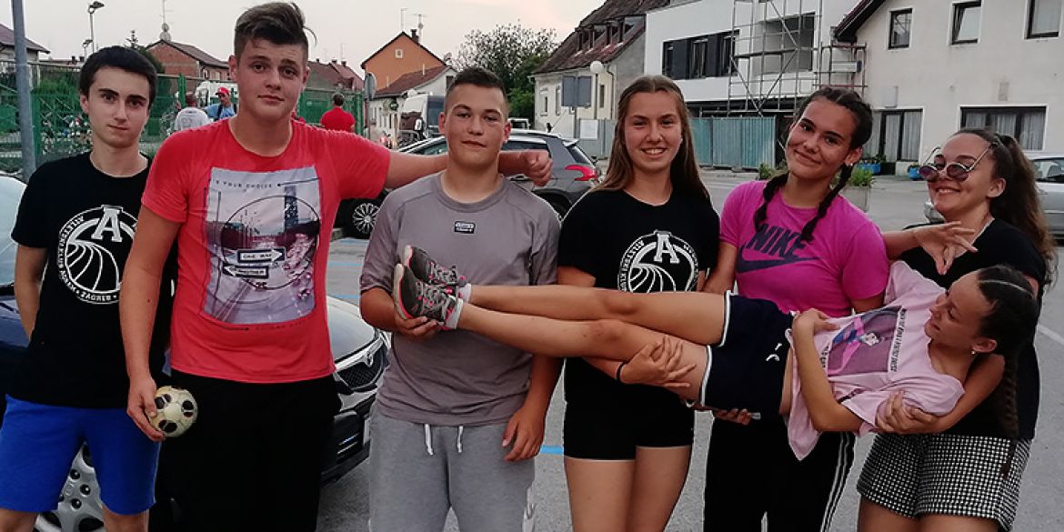 Veselo i kod bacača