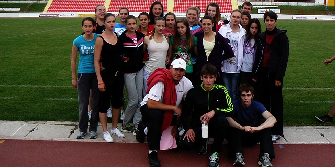 Juniori, juniorke i treneri na okupu