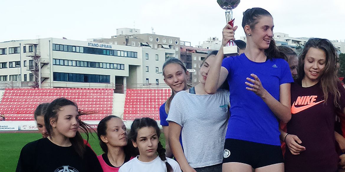 Agramerke primaju svoj trofej