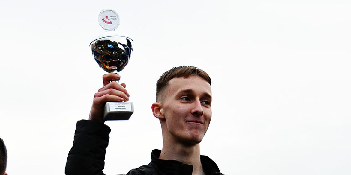 Vedran Jurković s pobjedničkim trofejom