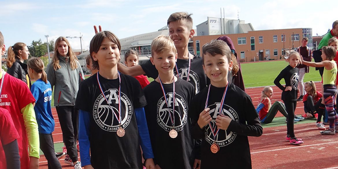 Medalja i na štafeti 4x60m