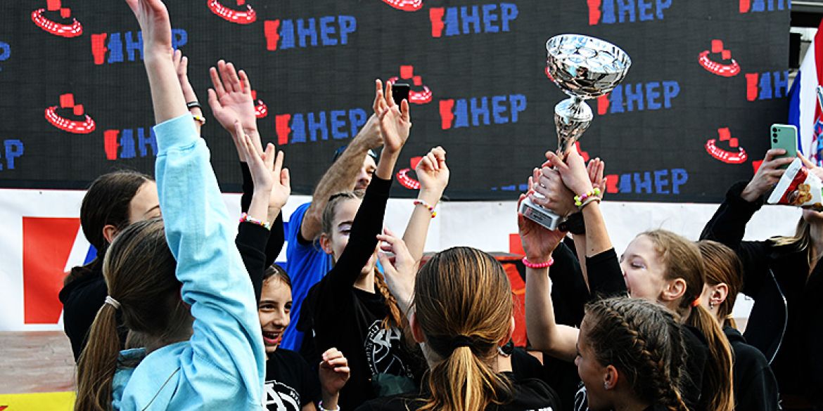 Neka nova imena i slavlja na popisu