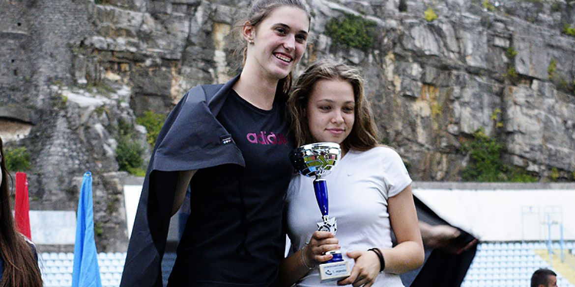 Marta Bošnjak i Ema Vukadin kao predstavnici na ženskom proglašenju