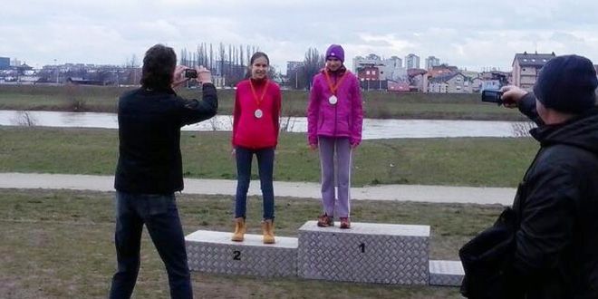 Petra Štefanović i Josipa Livaković na postolju