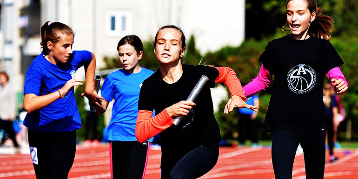 Sestre Kozlinger u završnici štafete 4x60m