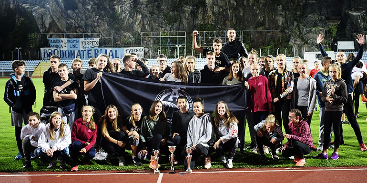 Tradicionalna zajednička fotografija