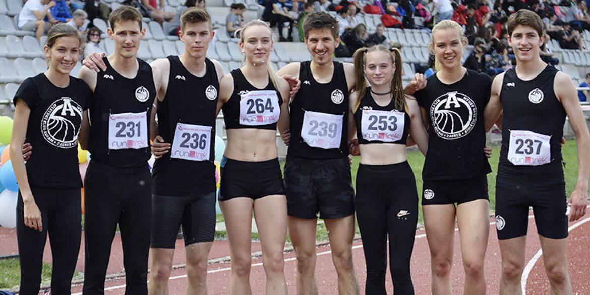 Trkači na prvih i povijesnih 2x2x400m