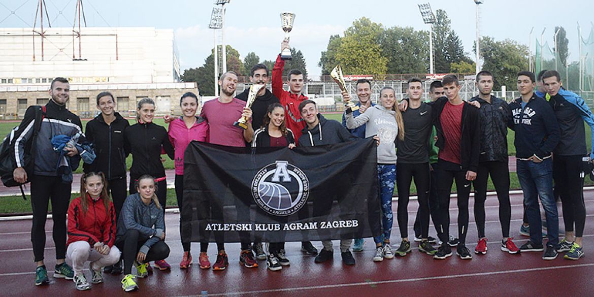 Jedan dio ekipe na okupu