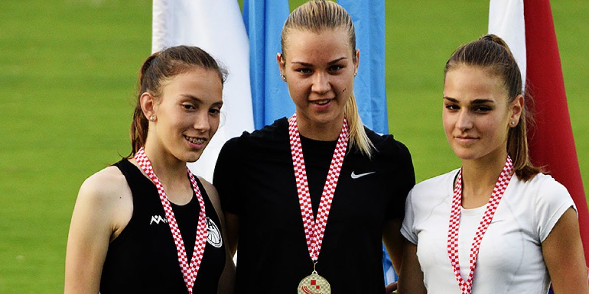 Leonarda Farkaš uz srebrnu Lorenu Bartaković (3000m)