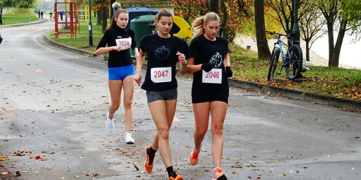 I ove godine s nama - Štefanović (u pozadini), Pevec i Krenek
