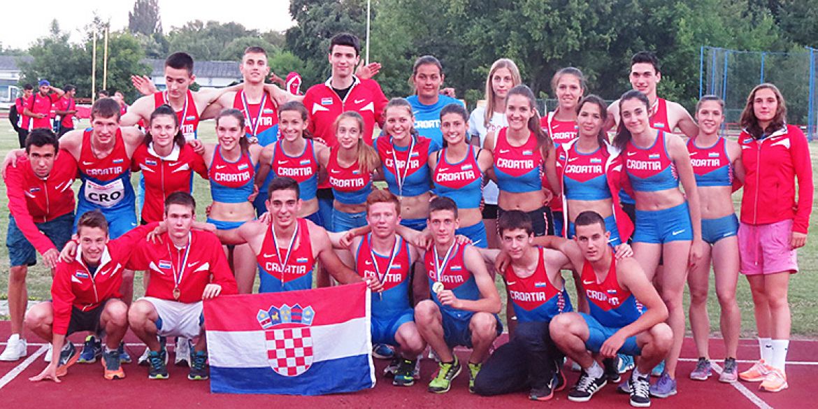 Zajednička fotografija većeg dijela reprezentacije